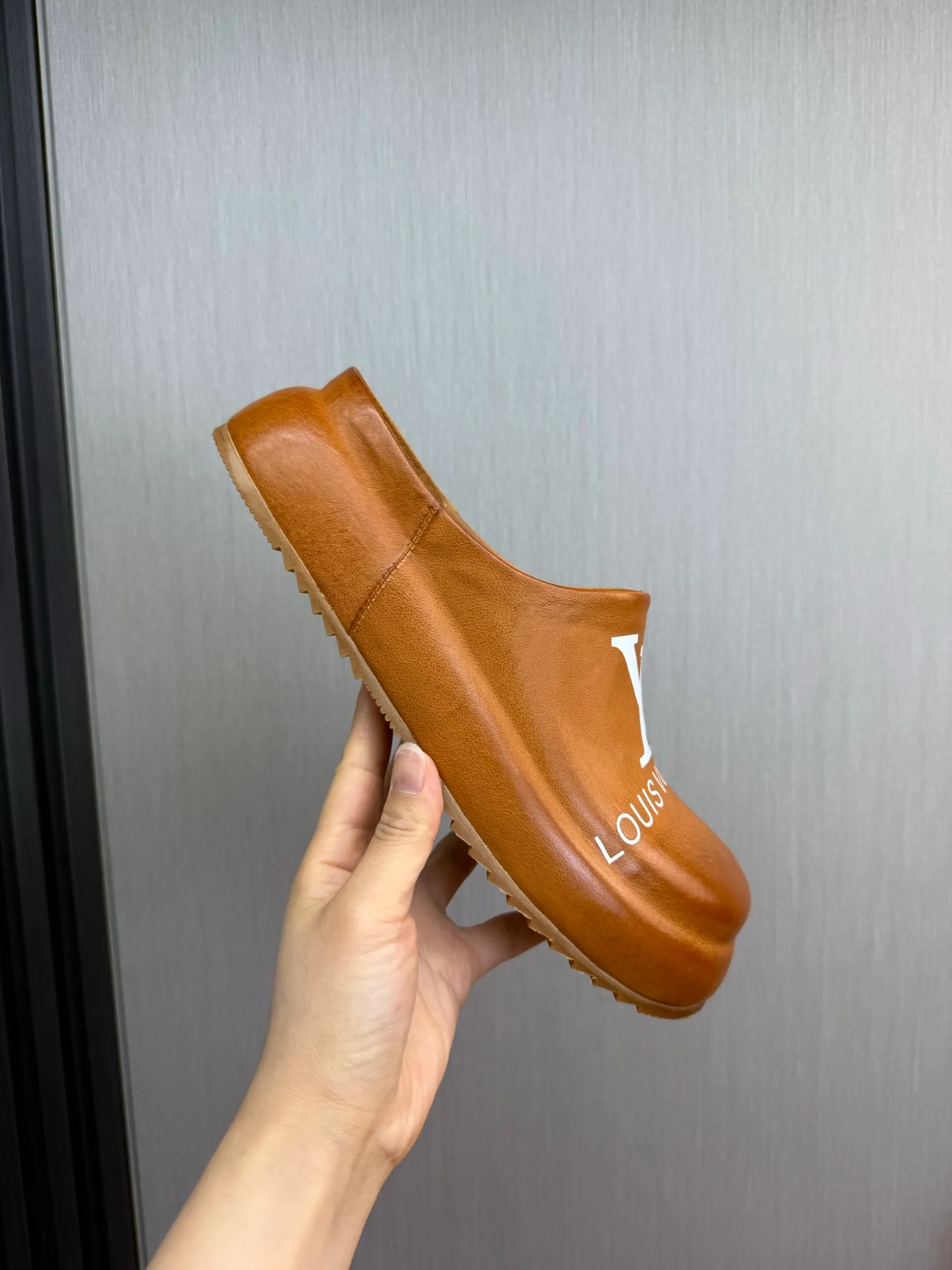 Men's shoes 💰480💰 Lv men's slippers 🩴38-45 size 45 46 🉑️Customized! Full leather slippers: cowhide on the outside, sheepskin on the inside ✅Original outsole⬆️
